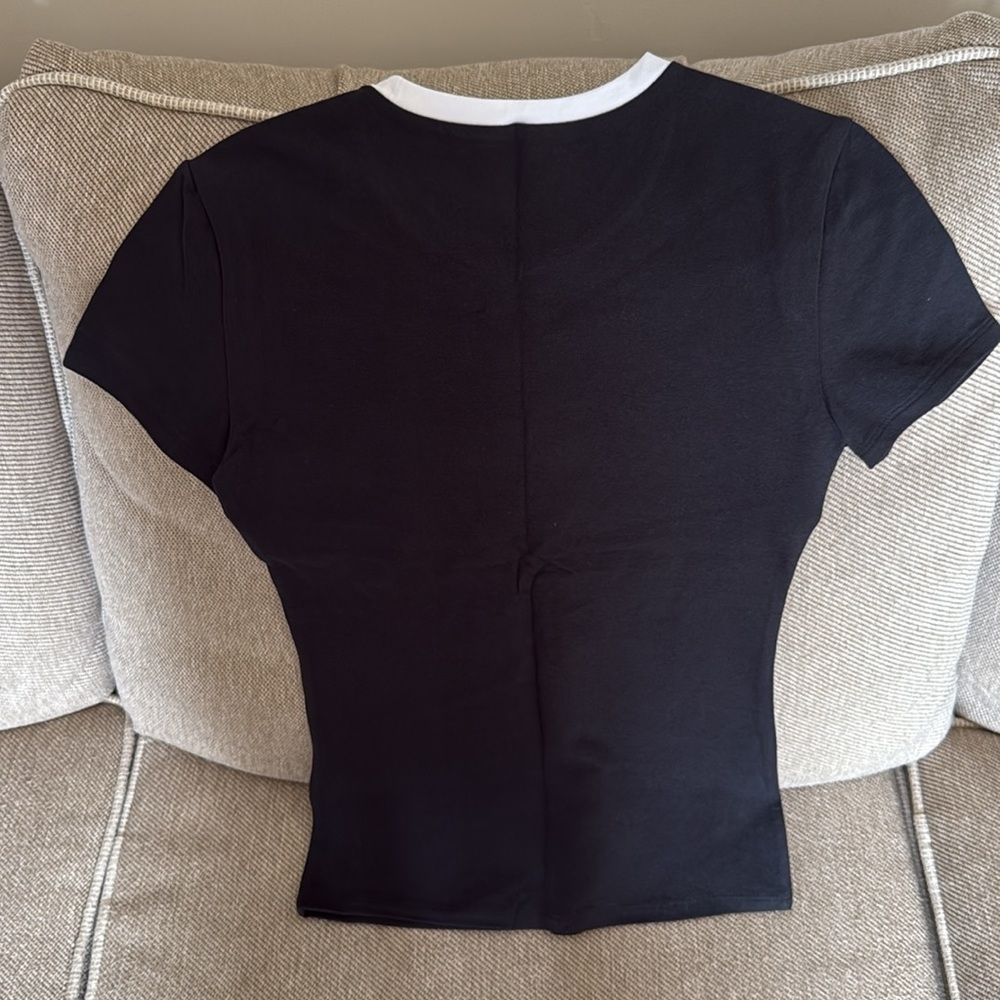 Brand new AF Essential Tuckable Baby Tee size small - Picture 3 of 3